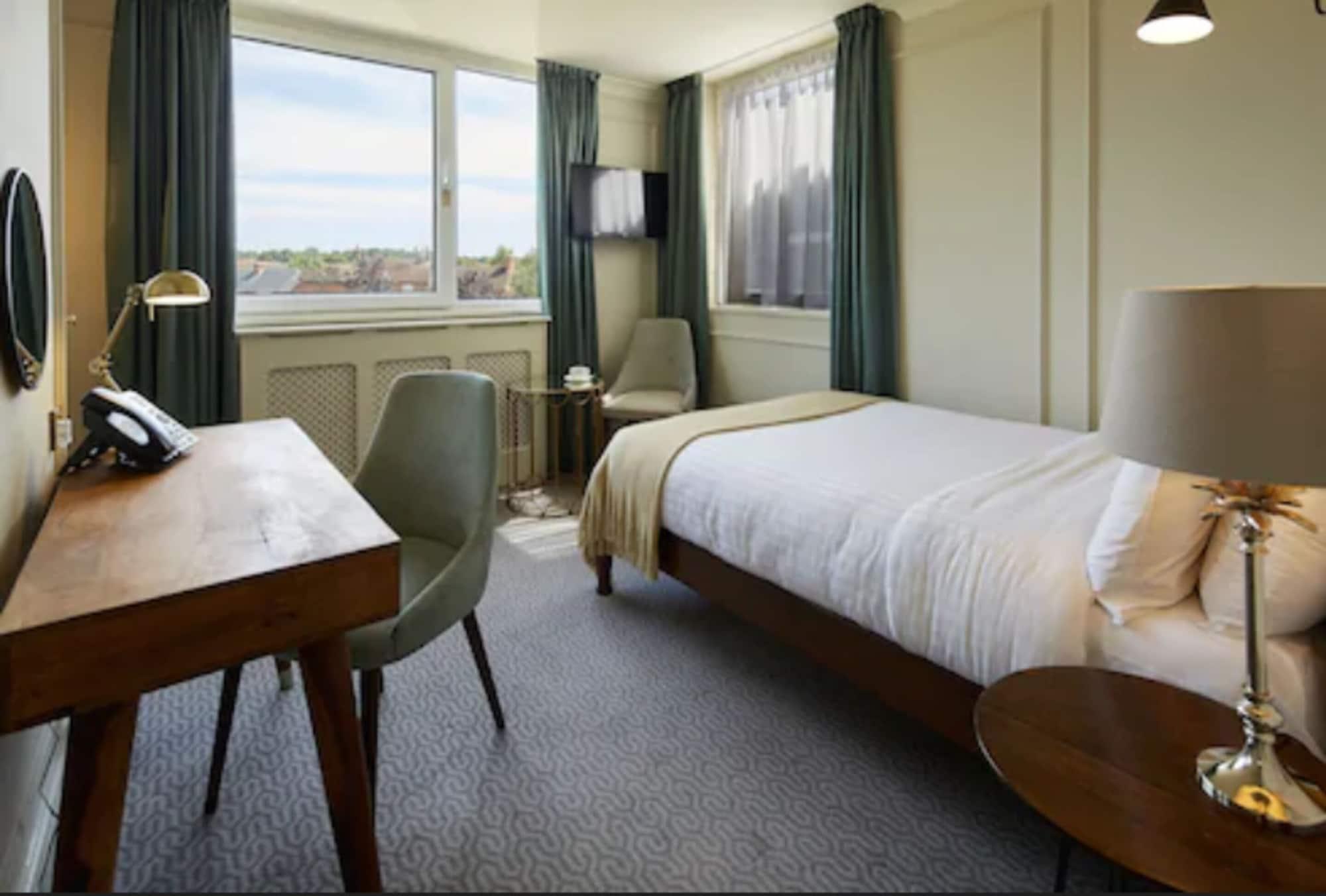 Hotel Cromwell סטבנאייג' מראה חיצוני תמונה